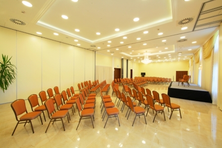 Konferenzraumbeleuchtung mit LED Einbaupanel